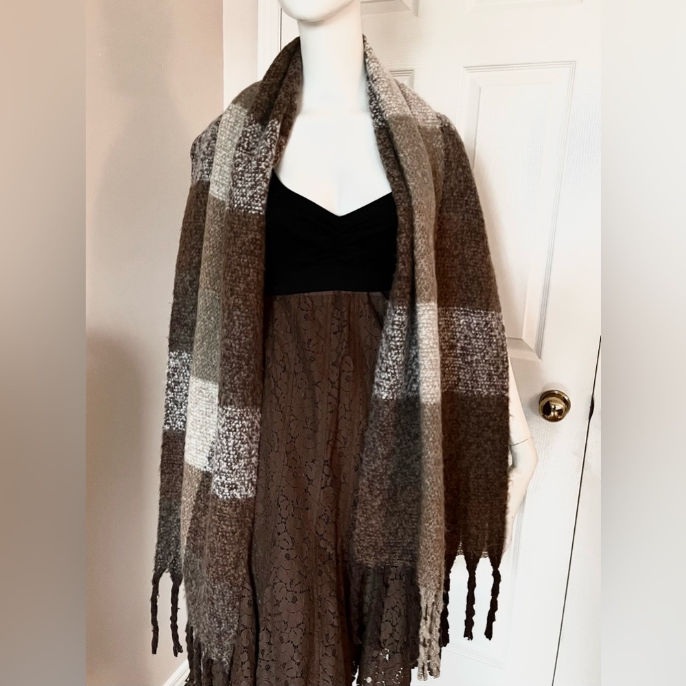 PIECES Women's Multi Tone Plaid Knit Scarf Brown/Beige/Oatmeal - Picture 5 of 8